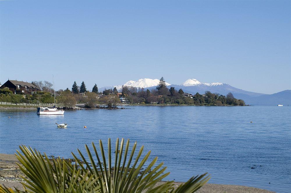 Oasis Beach Motel Taupo Bagian luar foto