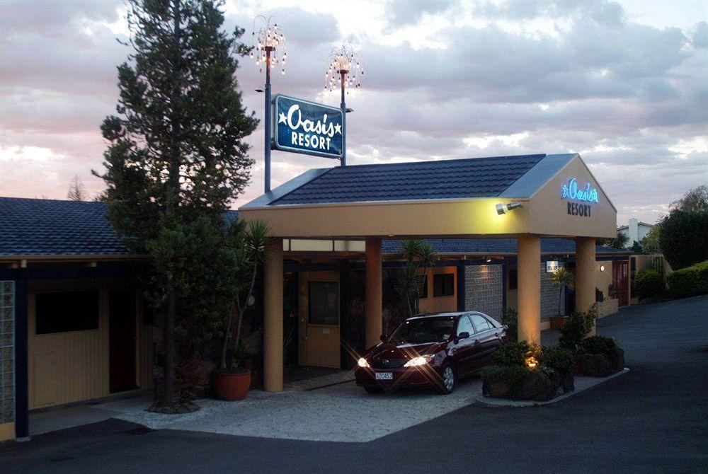 Oasis Beach Motel Taupo Bagian luar foto